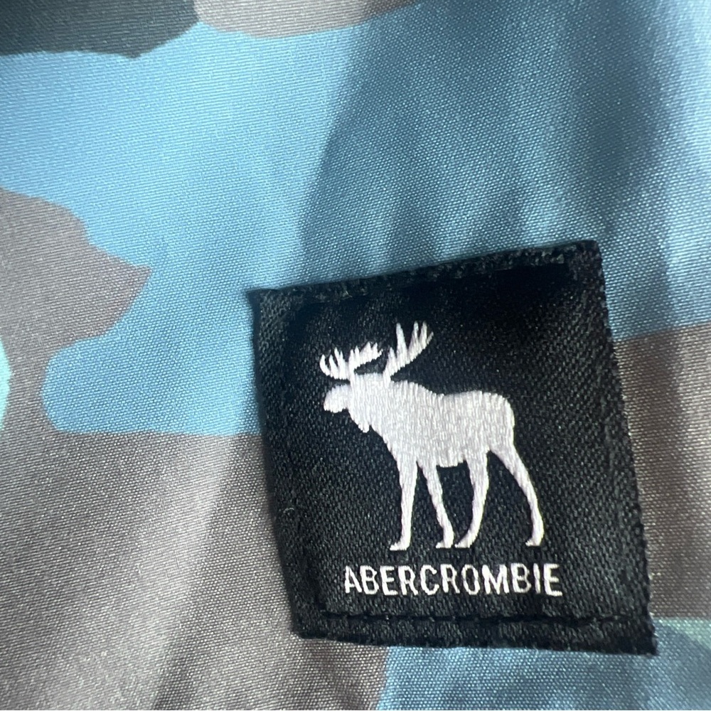 Abercrombie & Fitch Blue and Gray Camouflage Swim Trunks Shorts Boys size 7/8 - Picture 2 of 4